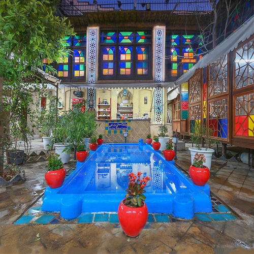 traditional hotel in shiraz