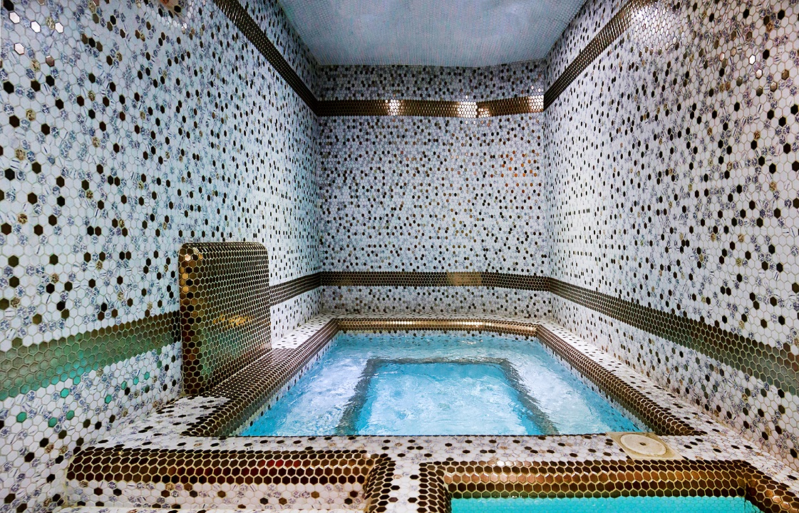 hotel with sona and jacuzzi in shiraz